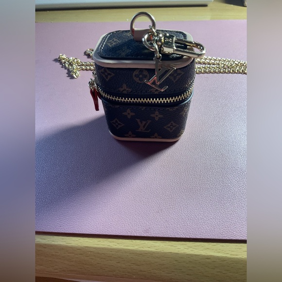 ✨New Brown Monogram air buds Holder - Picture 6 of 6